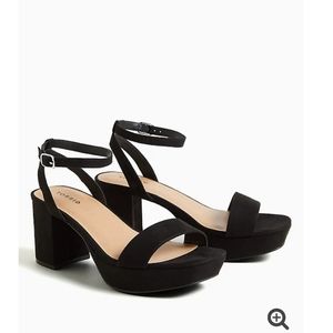 TORRID *online exclusive* Block platform pumps
